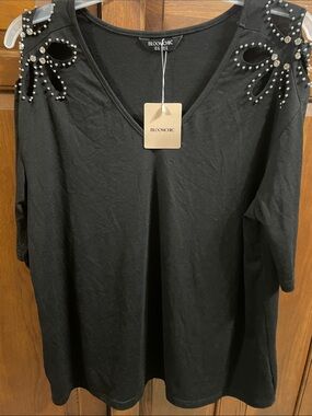 BloomChic Black Top w Bling on the shoulders NWT Sz. 10 very showy nice top